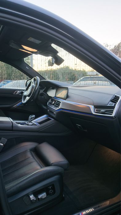 Bmw X6 M50i 530 cp