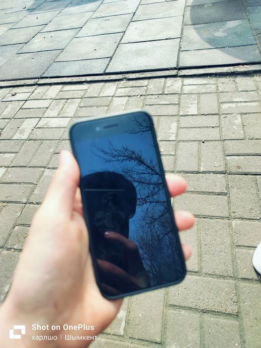 Телефон айфон 7 сатлады