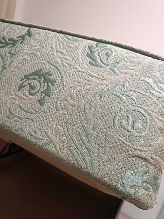 Продавам диван 160*200 в отлично състояние. Ахелой.