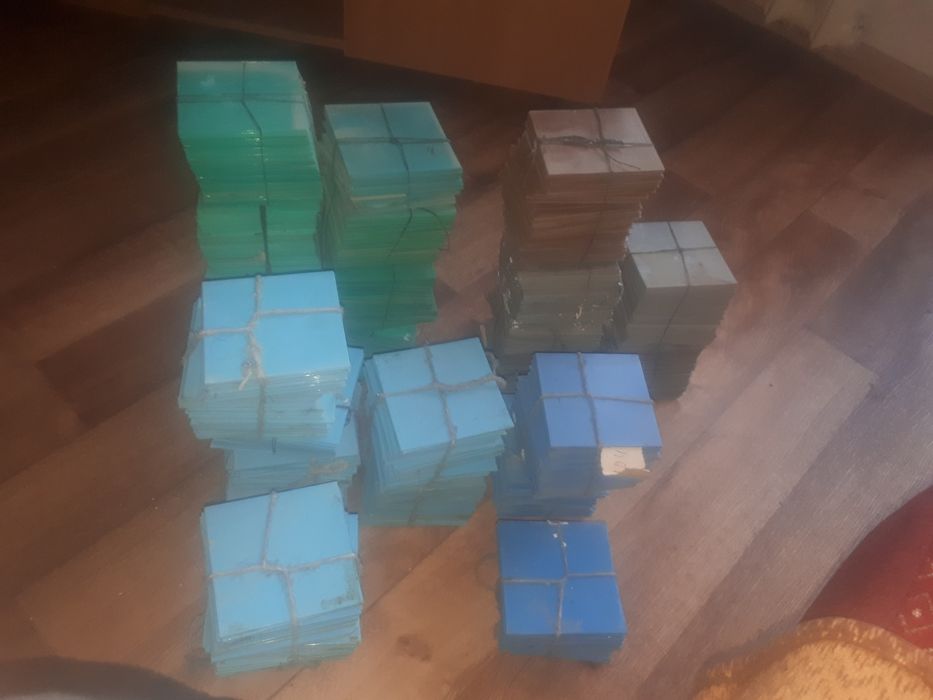 Плитка пластмассовая