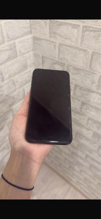 продам айфон X в хорошем состояний