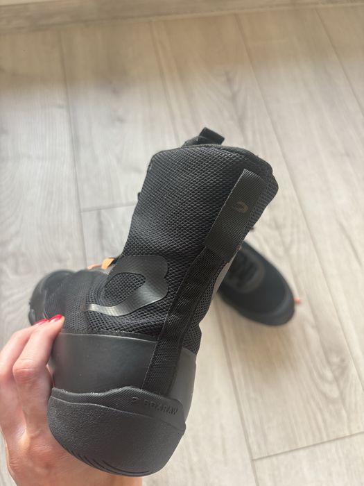 Боксови обувки BOXRAW 41 р + бинтове за бокс 4.5 м