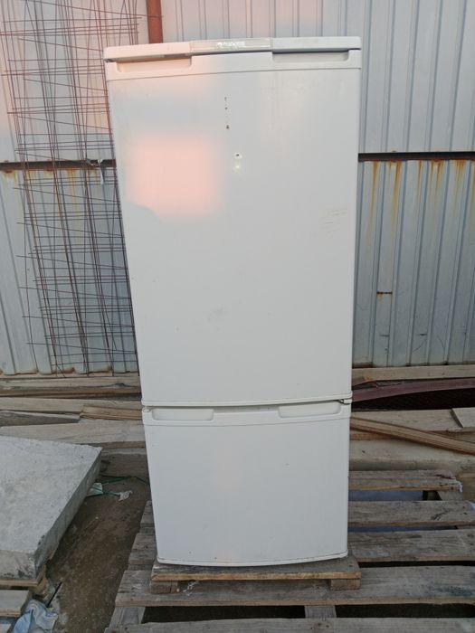 Холодилник бирюса