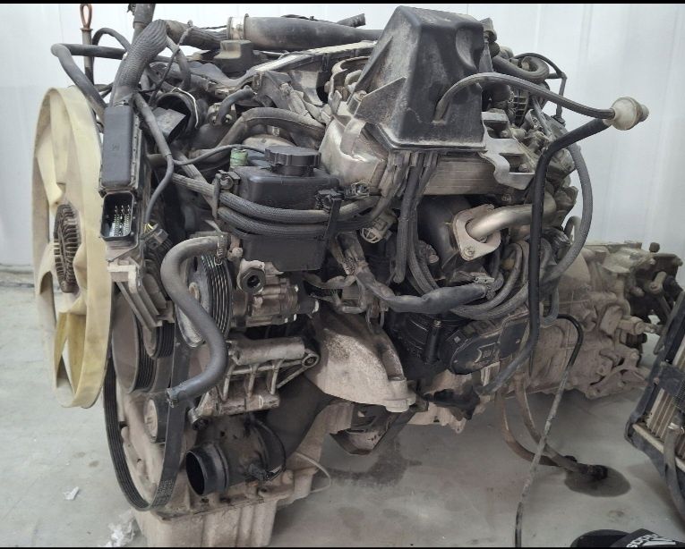 Продам двигатель на Мерседес спринтер 651 с навесным