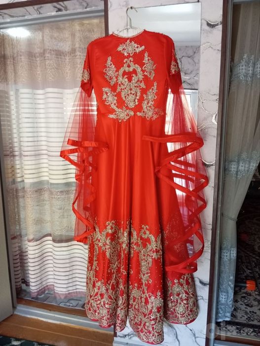 Ansambl, qizil, holati yangi