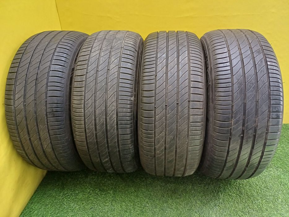 Шины 225/55 R16 Michelin комплект.