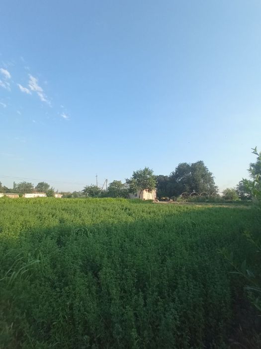 Katta xovlili uy sotiladi