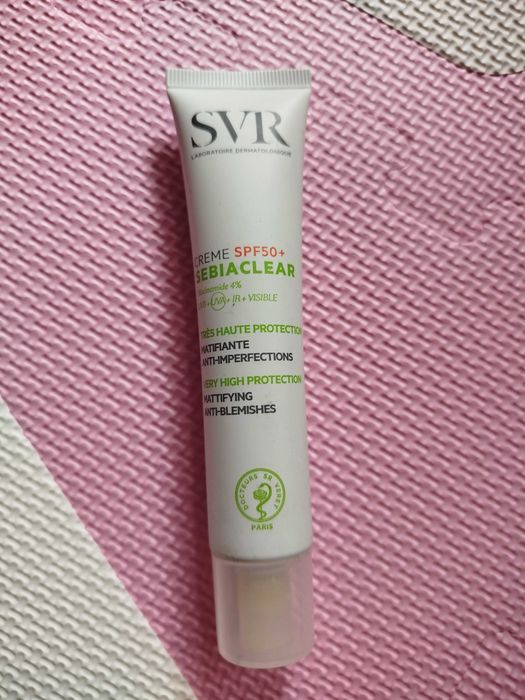 Слънцезащитен крем SVR за мазна и комбинирана кожа
