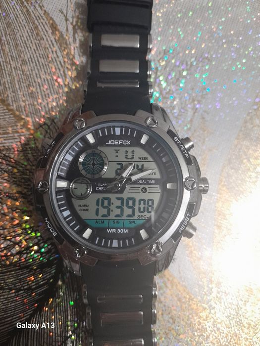 Продаются  часы .