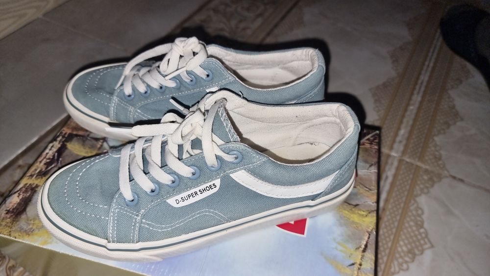 Продам кеды 2 пары