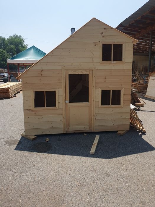Деревянный домик для детей