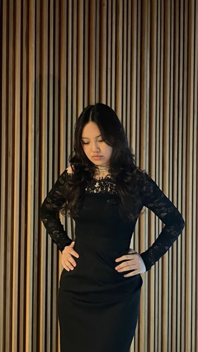 Платье длинное с кружевом