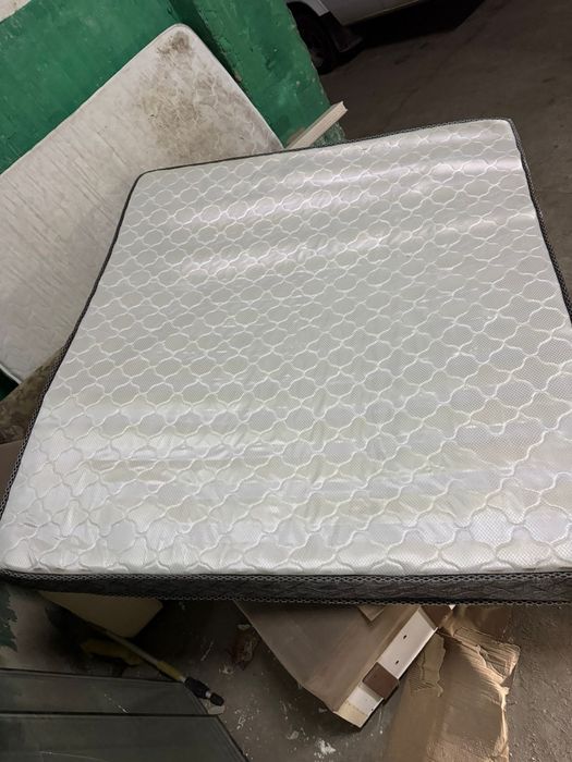 Продам матрас б/у в хорошем состоянии