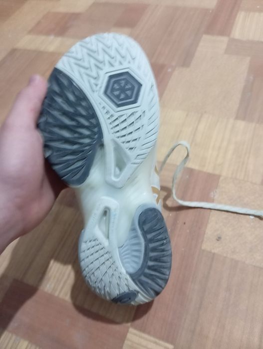 Волейбол кроссовки асикс