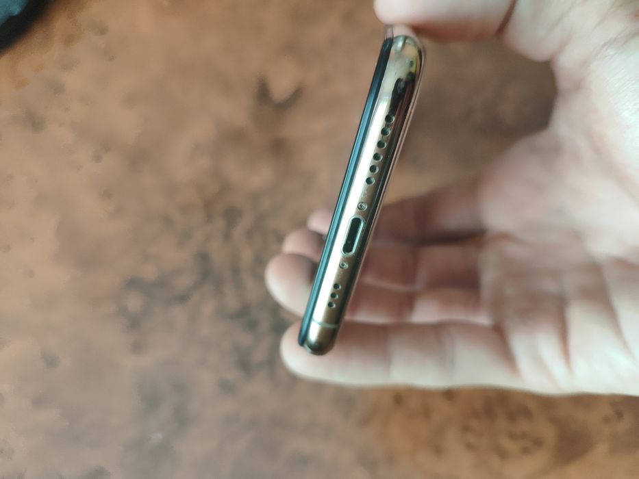 Продам iPhone XS