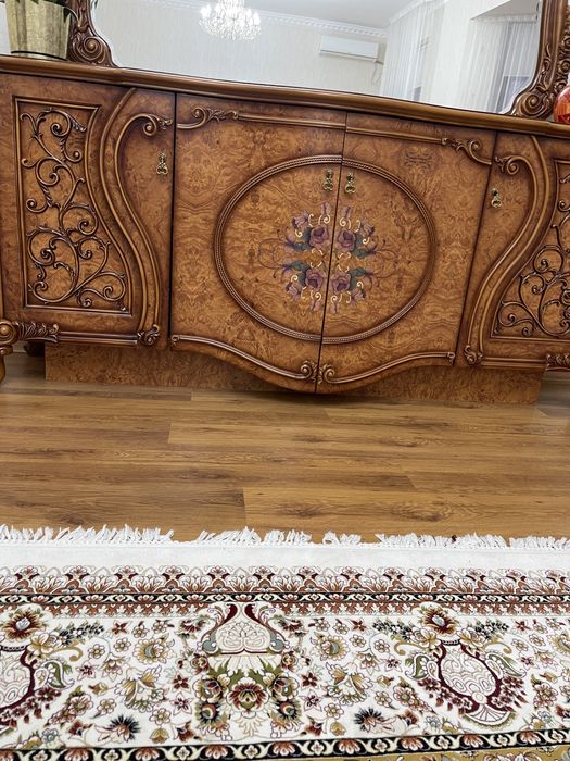 Комод классический с Дубая