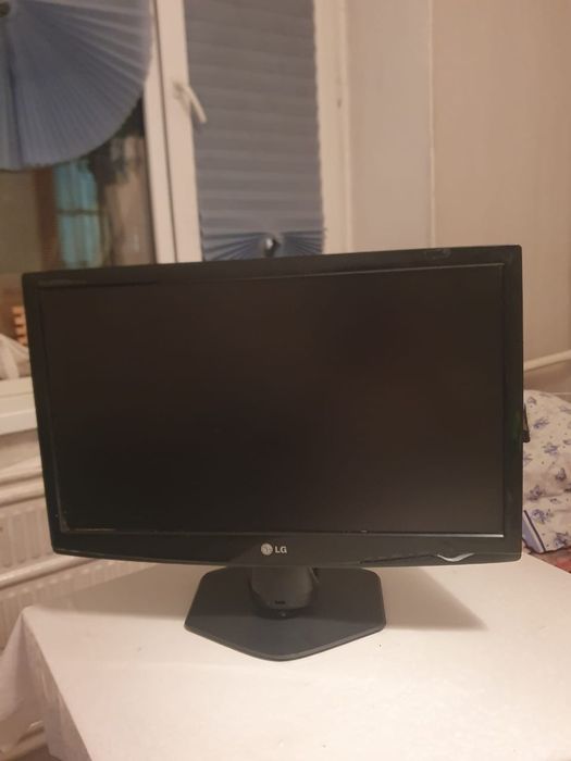 Монитор LG  VGA.