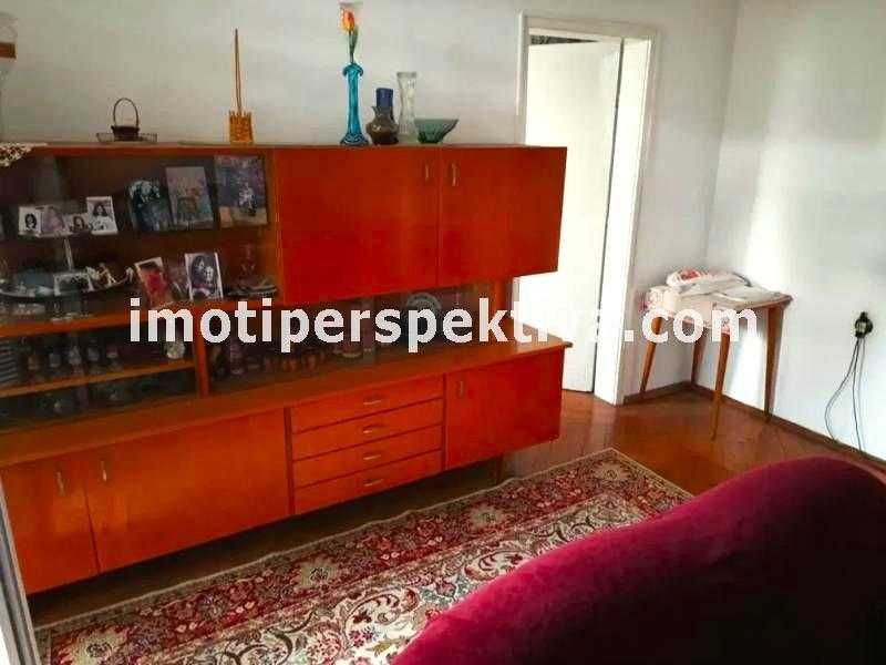 Продава се Тристаен апартамент в Пловдив, Кючук Париж - 85 кв.м за 720 €/кв.м - Снимка #3