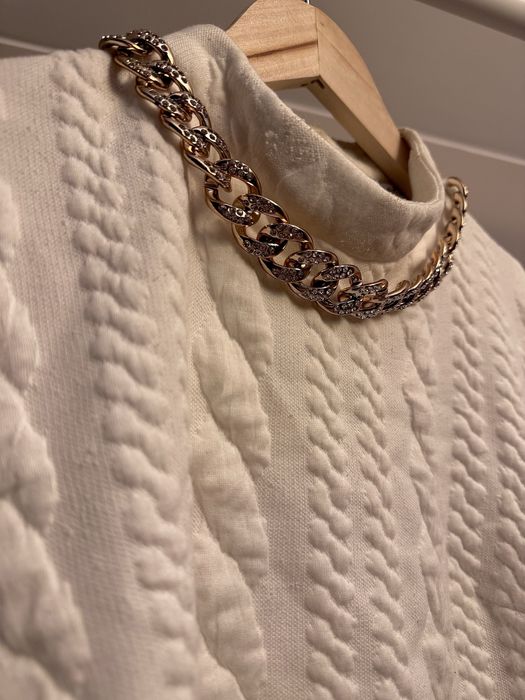 Бяла елегантна рокля