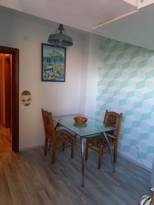 Închiriez apartament