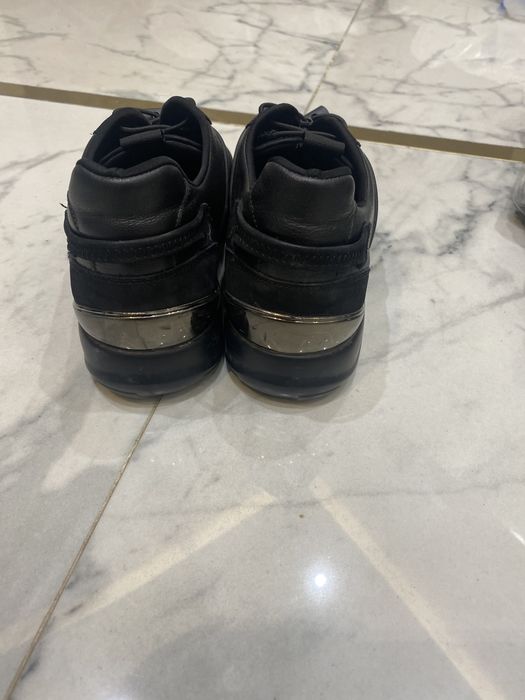 Продам кроссовки