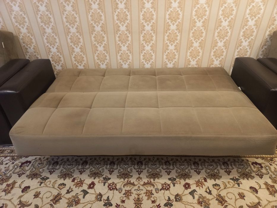 Продам диван с креслам