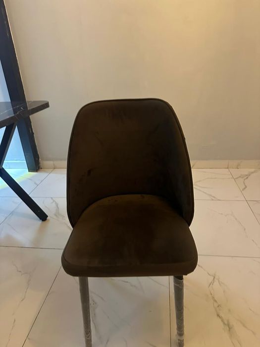 Продам стол и стулья в отличном состоянии