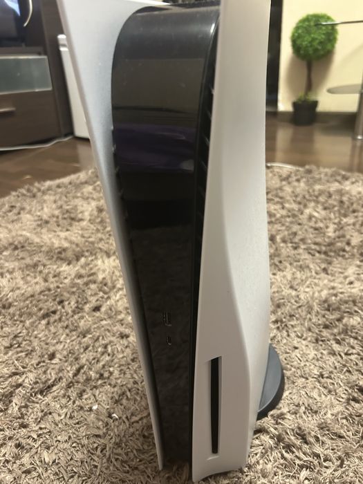 Vand ps5 + 2 jocuri /