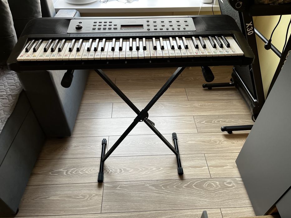 Продам синтезатор