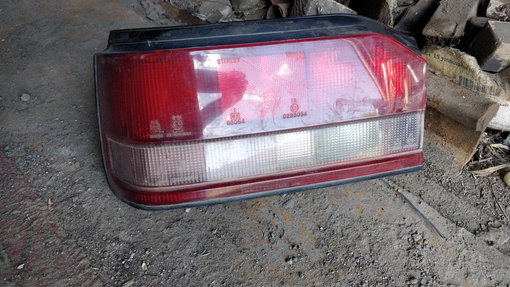 Продам Фонарь Мазда 323