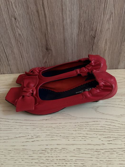 Подарявам дамски обувки на марката DARIS 36-ти номер