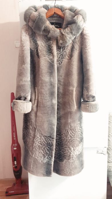 Продам шубу мутоновую с капюшоном