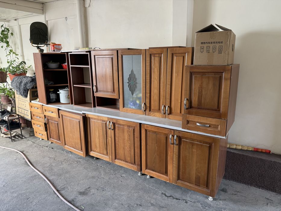 кухоный мебель орех