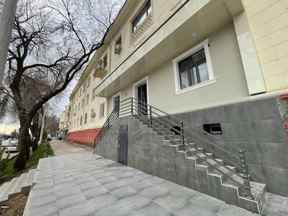 Шота Руставели продается нежилое 100 + 100 подвал с арендатором