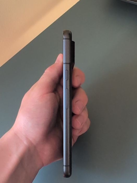 Google Pixel 8 128GB / 8GB RAM + Spigen кейс