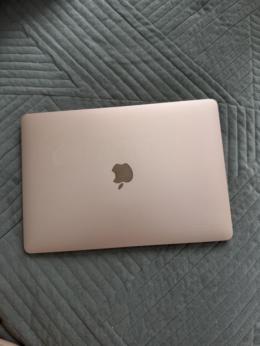 Продам ноутбук MacBook