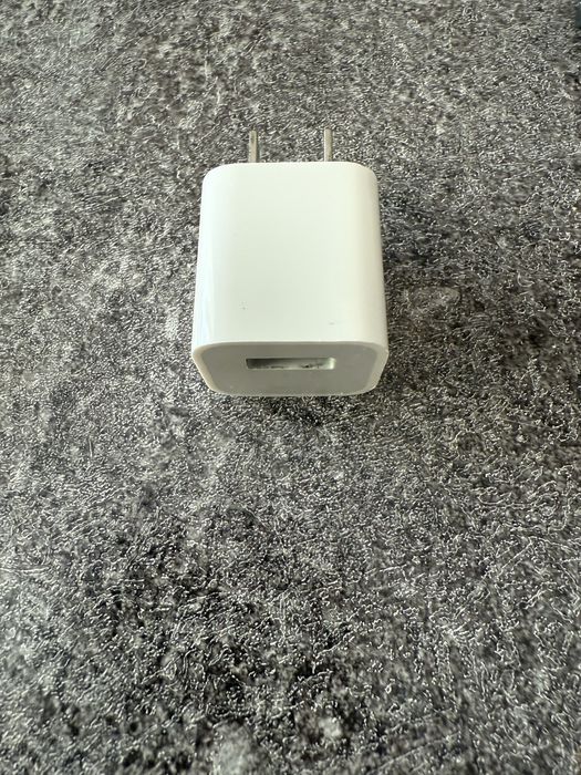 Продам зарядное устройство от iPhone оригинал