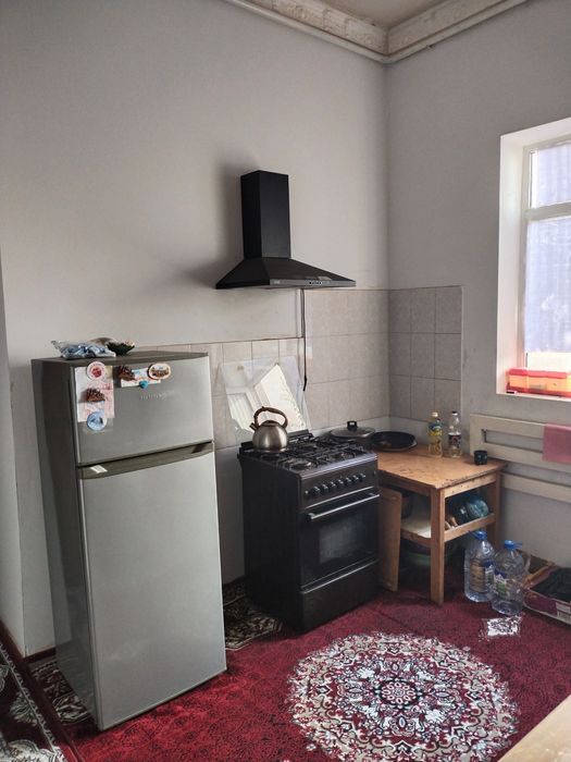 Аэропорт корпус оркасинда ярим план ховли сотилади