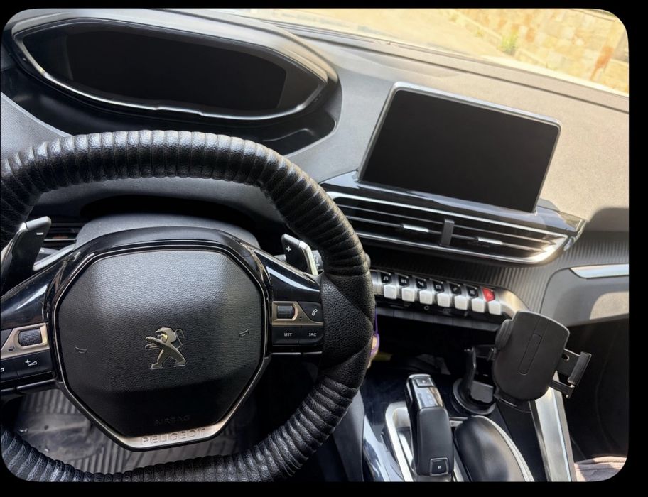 Продавам Peugeot 3008