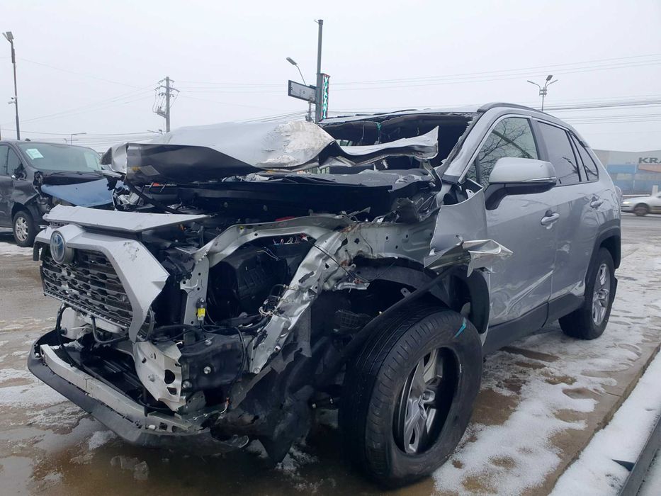 Toyota RAV4 Hybrid, 4x4, an fabricatie 2024, 2200 km - avariat