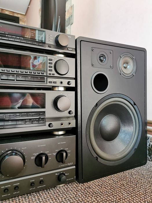 Linie Technics cu boxe Quadral