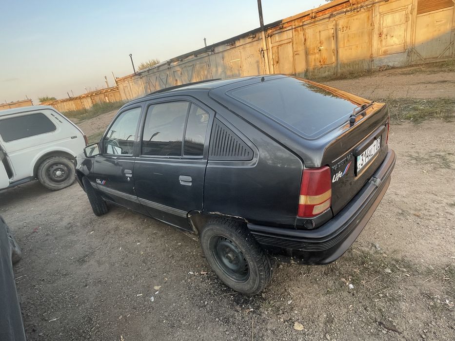 Опель кодет 1.4 в родной краске