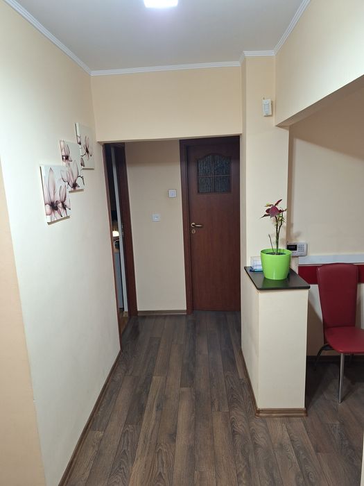 Vând apartament cu 3 camere la etajul 1 în Tudor,strada Livezeni