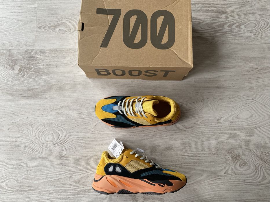 adidas Yeezy Boost 700 Sun 42 ( Fit 41 )