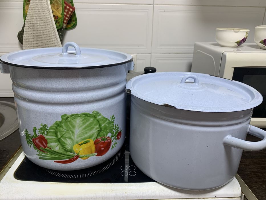 Эмалированные кастрюли