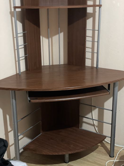 рабочий стол в отличном состоянний 15000тг