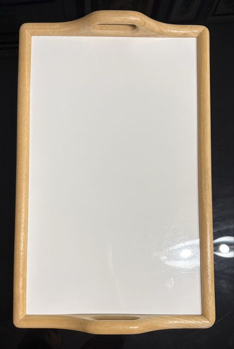 Дървена масичка/поднос с крачета за закуска/лаптоп