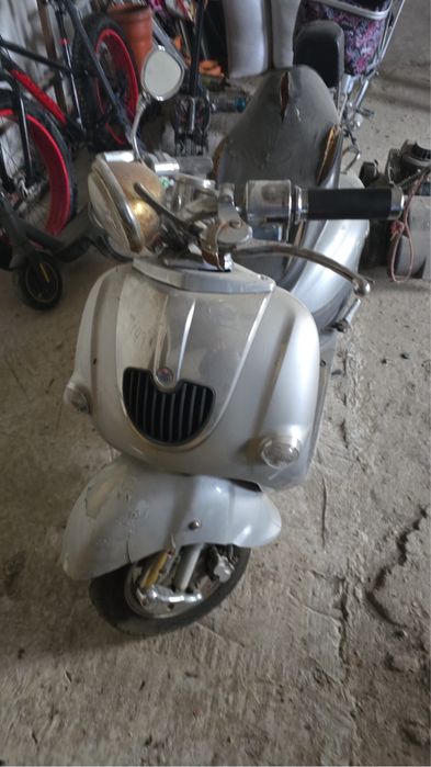 Scuter– pentru reparat / piese