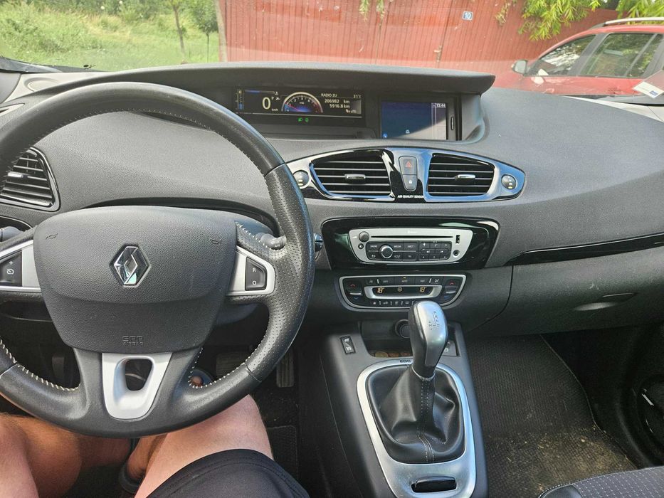 RENAULT Scenic 2012 — imagine 3