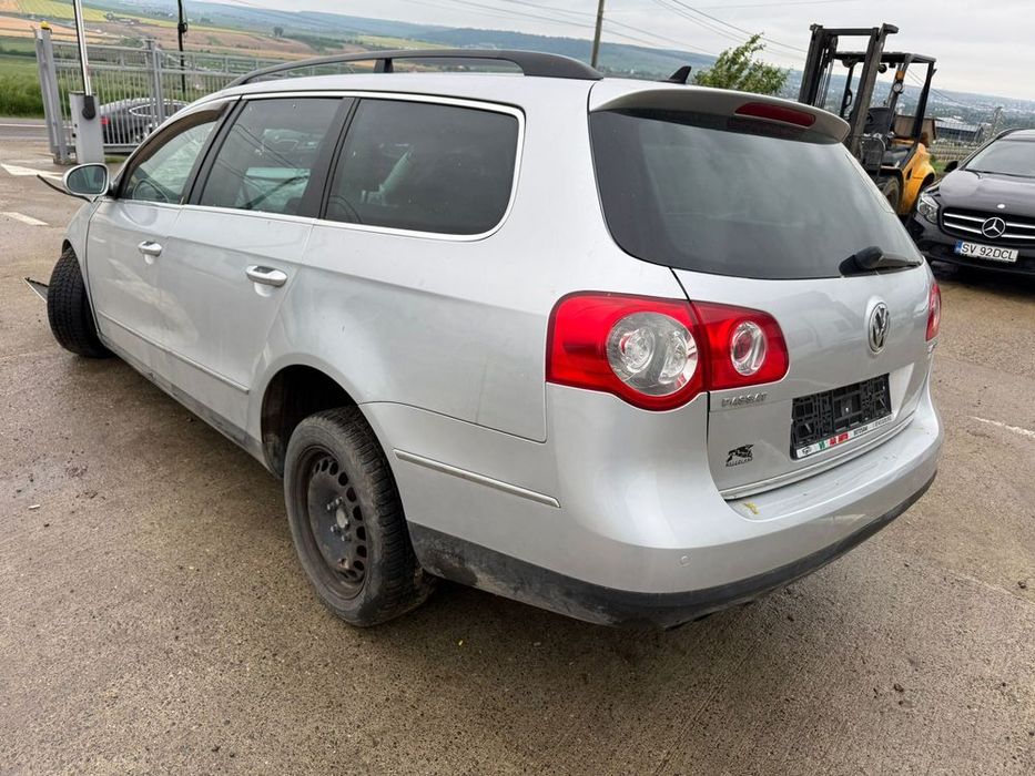Dezmembrez Vw passat b6 break LA7W 2.0 tdi CBAB DSG LQV 2009